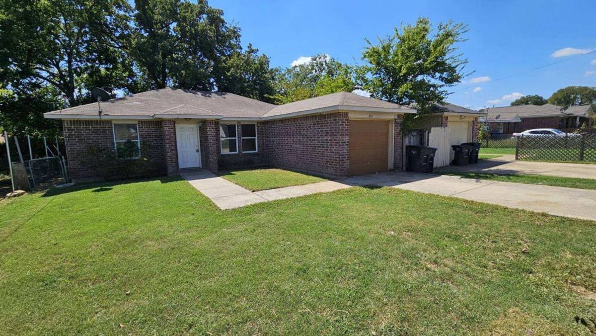 House for rent at 4914 Elgin St, Fort Worth, TX 76105