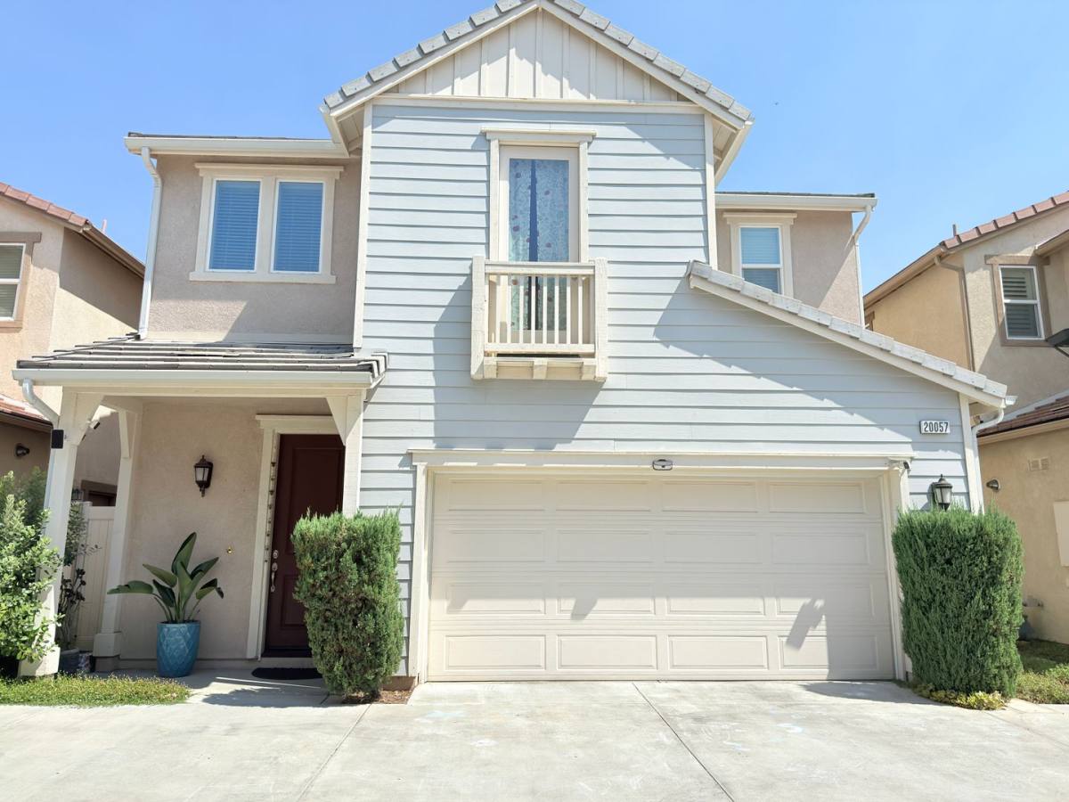 Townhouse for rent at 20057 Weeks Way, Winnetka, CA 91306