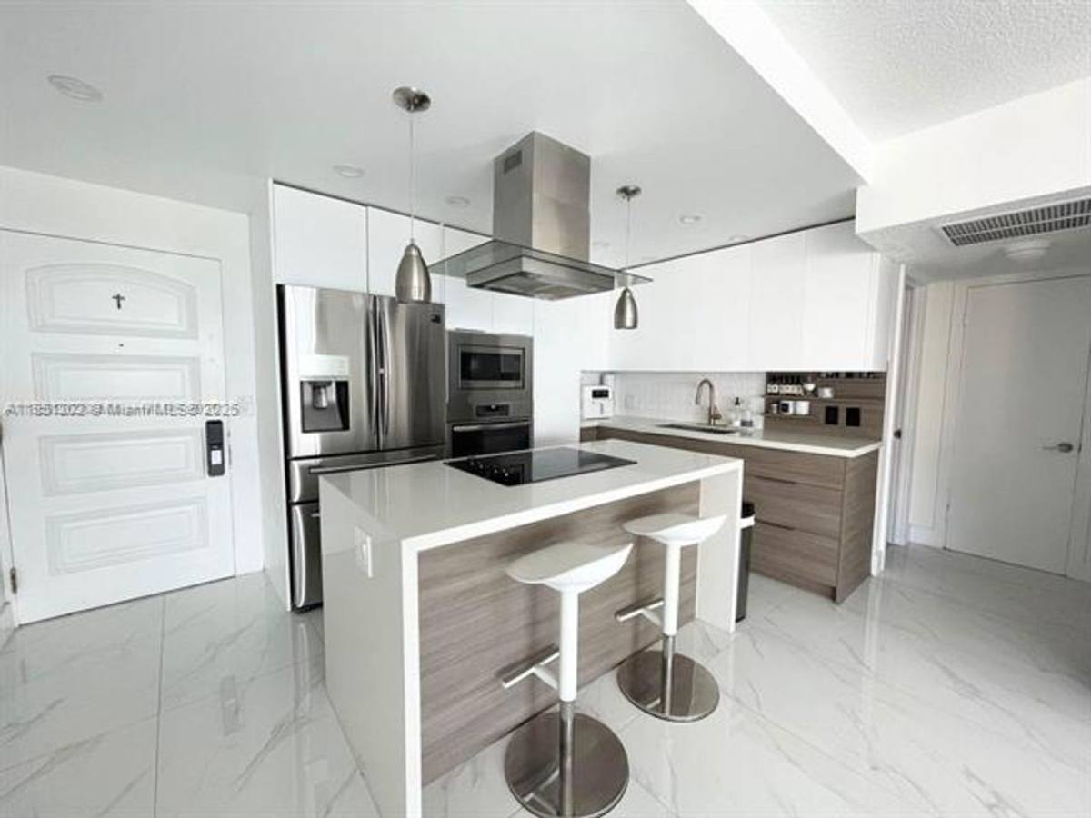 Apartment for rent at 11111 Biscayne, Miami, FL 33181