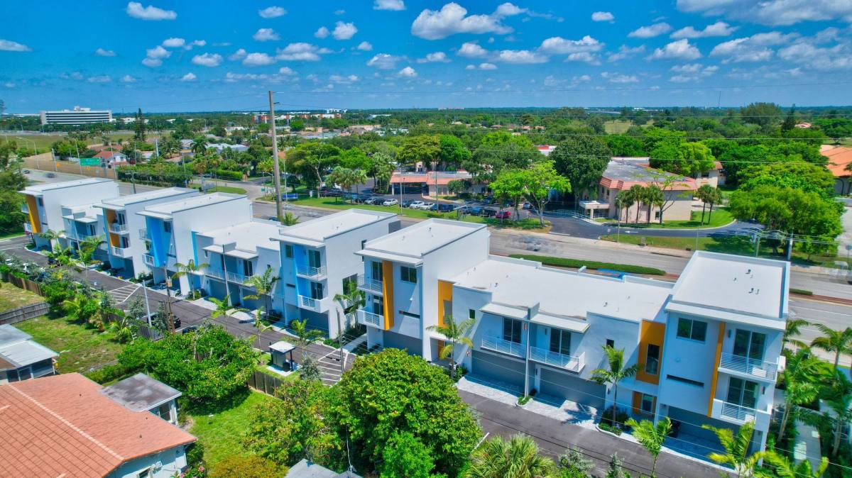 Townhouse for rent at 367 NW 50th Dr, Boca Raton, FL 33431