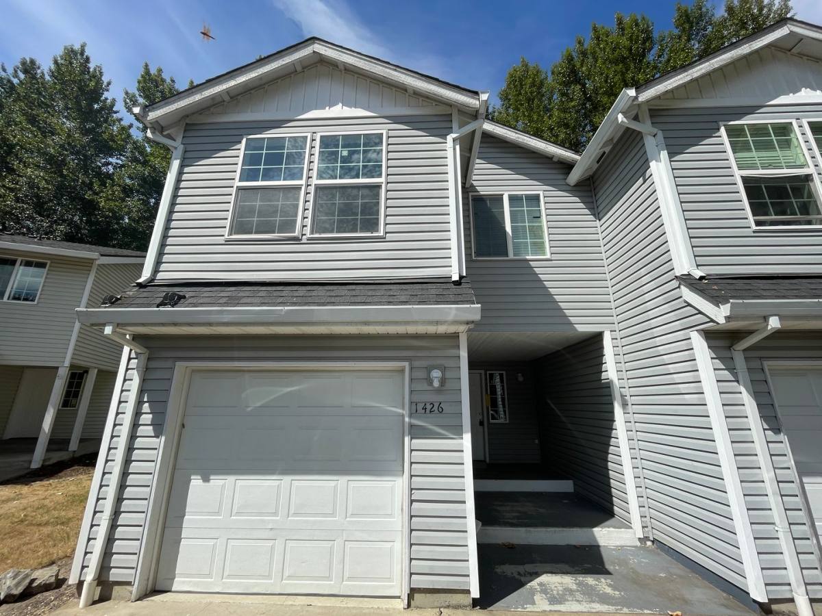 Apartment for rent at 1424-1426 Falcon Loop, Independence, OR 97351