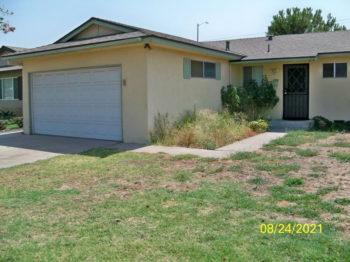 House for rent at 956 W Antonio Dr, Clovis, CA 93612