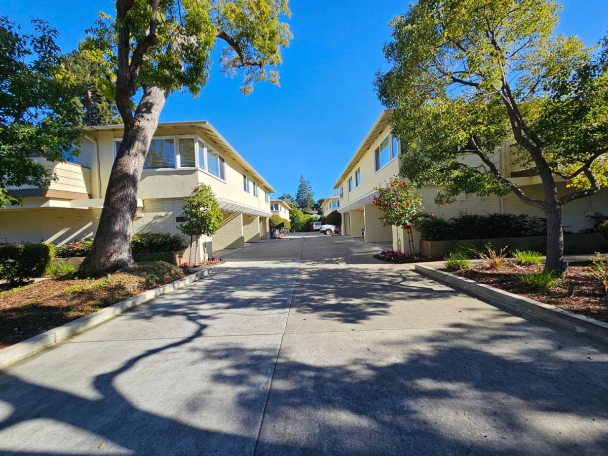 Apartment for rent at 856 University Ave, Palo Alto, CA 94301