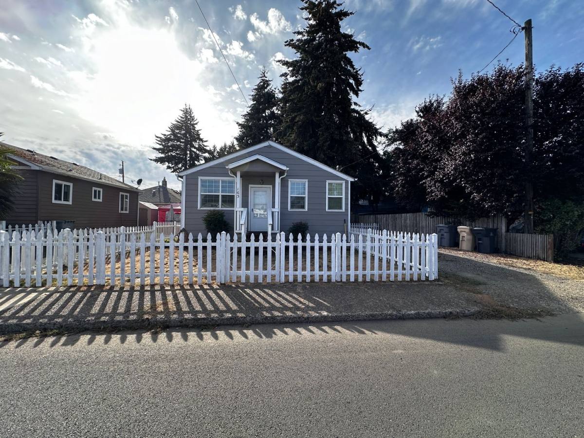 Apartment for rent at 163 & 187 SW Jasper St, Dallas, OR 97338