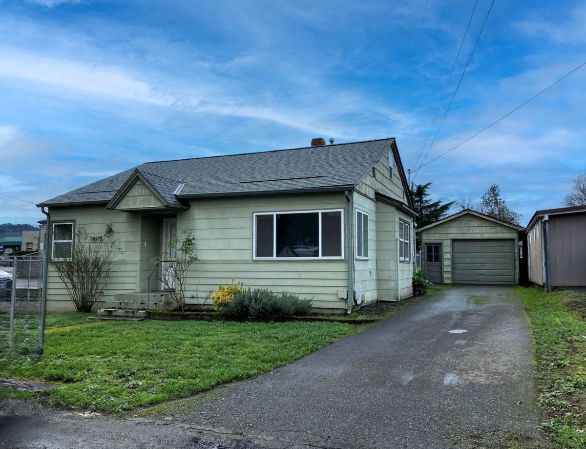 House for rent at 1462 NW Fairmount, Roseburg, OR 97470