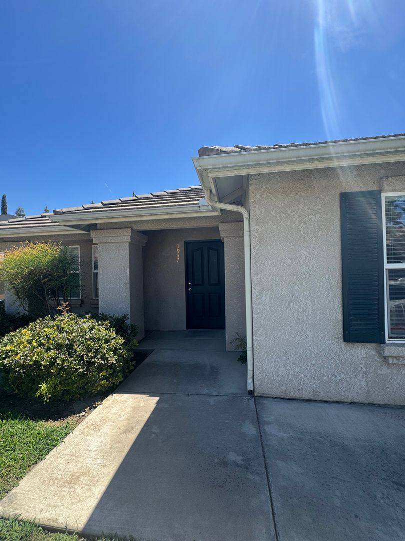 Apartment for rent at 1941-1947 E Academy Ave, Tulare, CA 93274