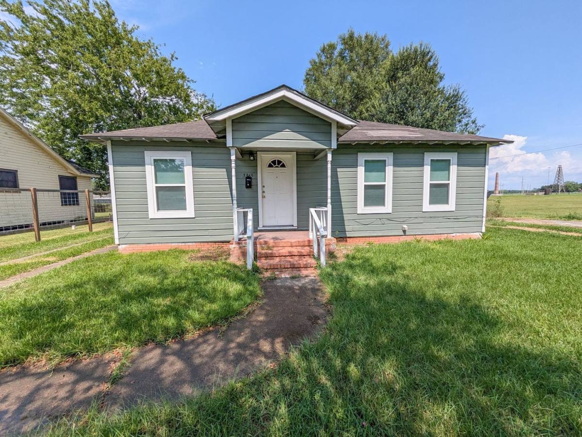 House for rent at 5365 E Parkway Dr, Beaumont, TX 77705