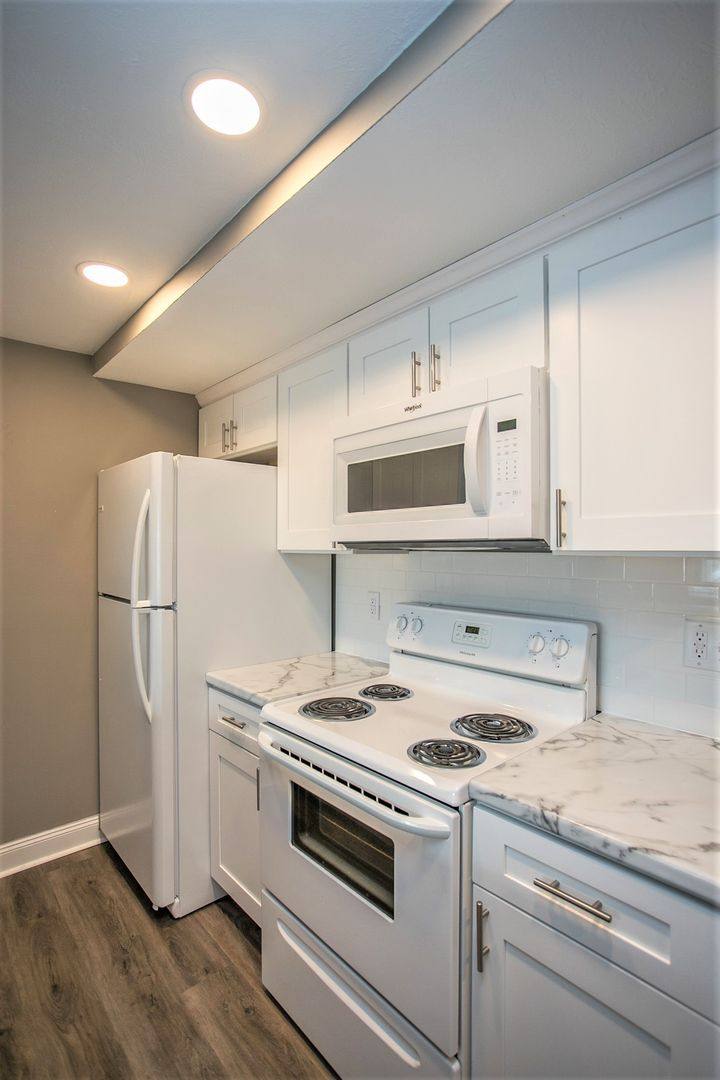 Apartment for rent at 21930-74 Sheldon Rd, Brookpark, OH 44142