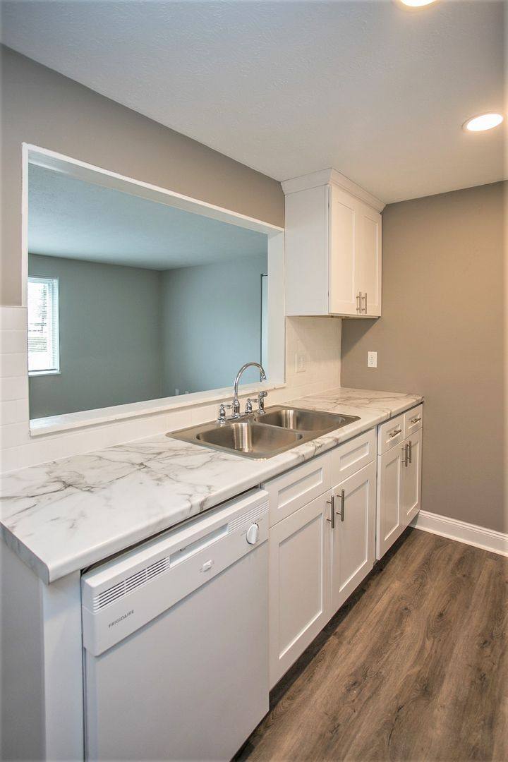 Apartment for rent at 21930-74 Sheldon Rd, Brookpark, OH 44142