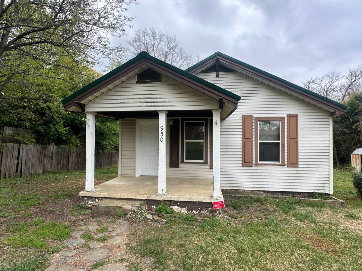 House for rent at 930 Ivy St, Anniston, AL 36207