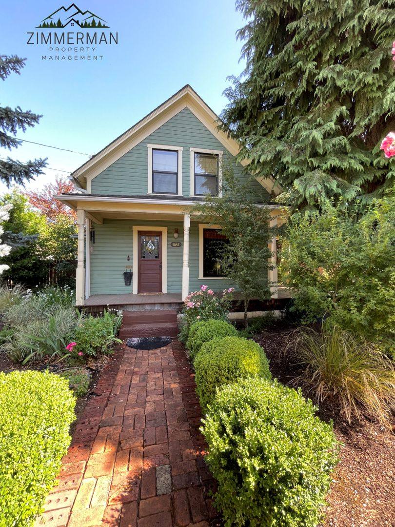 Apartment for rent at 1642 W Main St, Cottage Grove, OR 97424