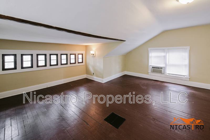 House for rent at 1600 N 4th St, Columbus, OH 43201