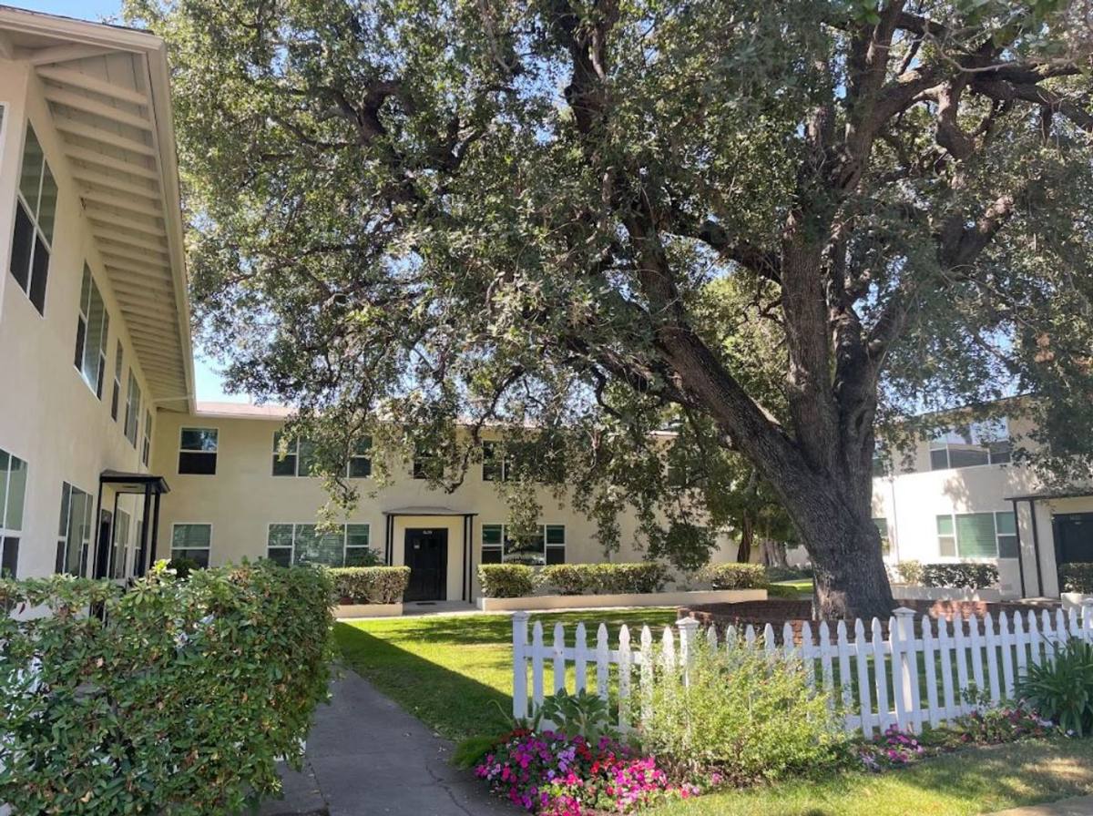 Apartment for rent at 1618 W Huntington Dr, Alhambra, CA 91801