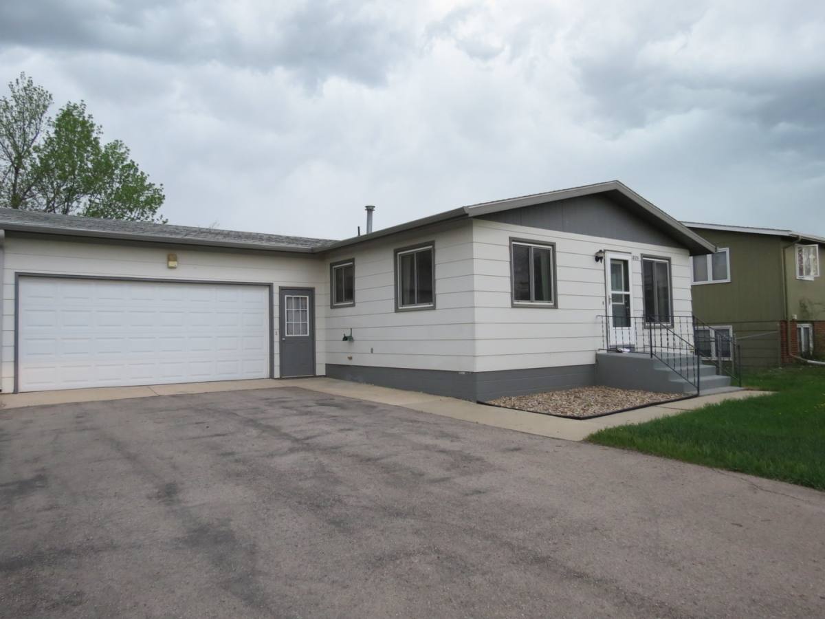 House for rent at 1825 Degeest Dr, Rapid City, SD 57703