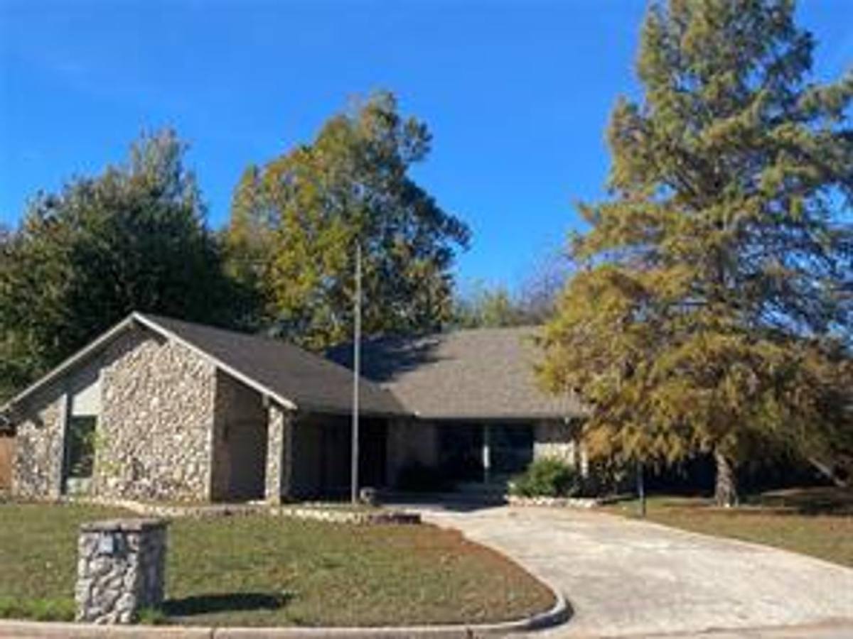 House for rent at 1809 Paisley Court, Yukon, OK 73099