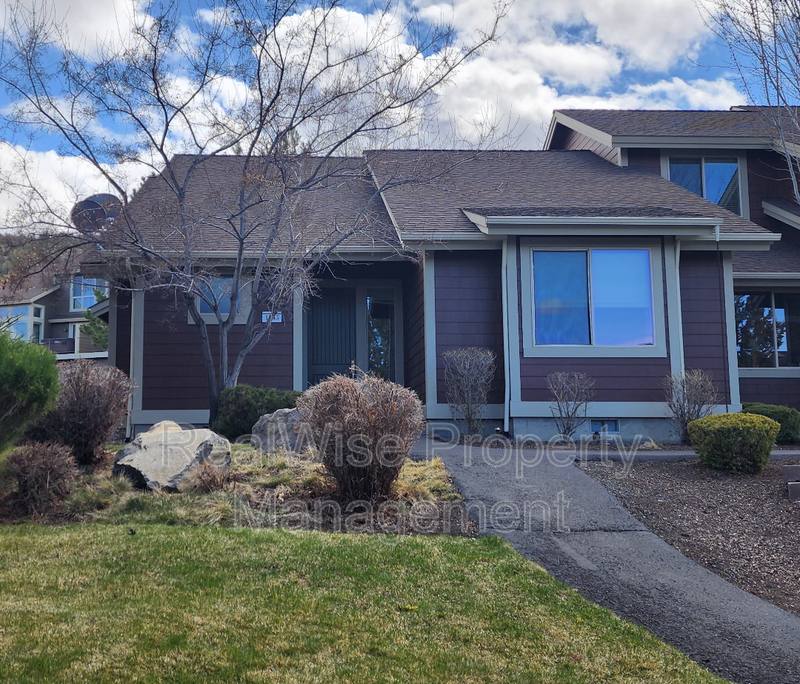 House for rent at 1445 Highland View Lp, Redmond, OR 97756