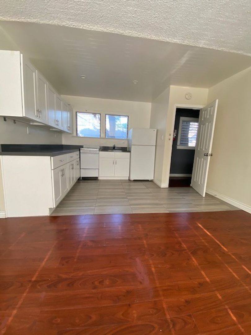 Townhouse for rent at 1127-11355 N Vista St, Los Angeles, CA 90046