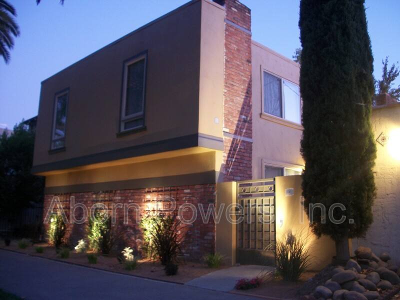 Townhouse for rent at 2608 T St #6, Sacramento, CA 95816