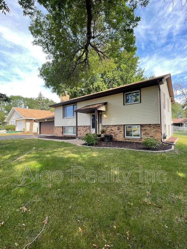 House for rent at 9300 30th Ave N, Minneapolis, MN 55427