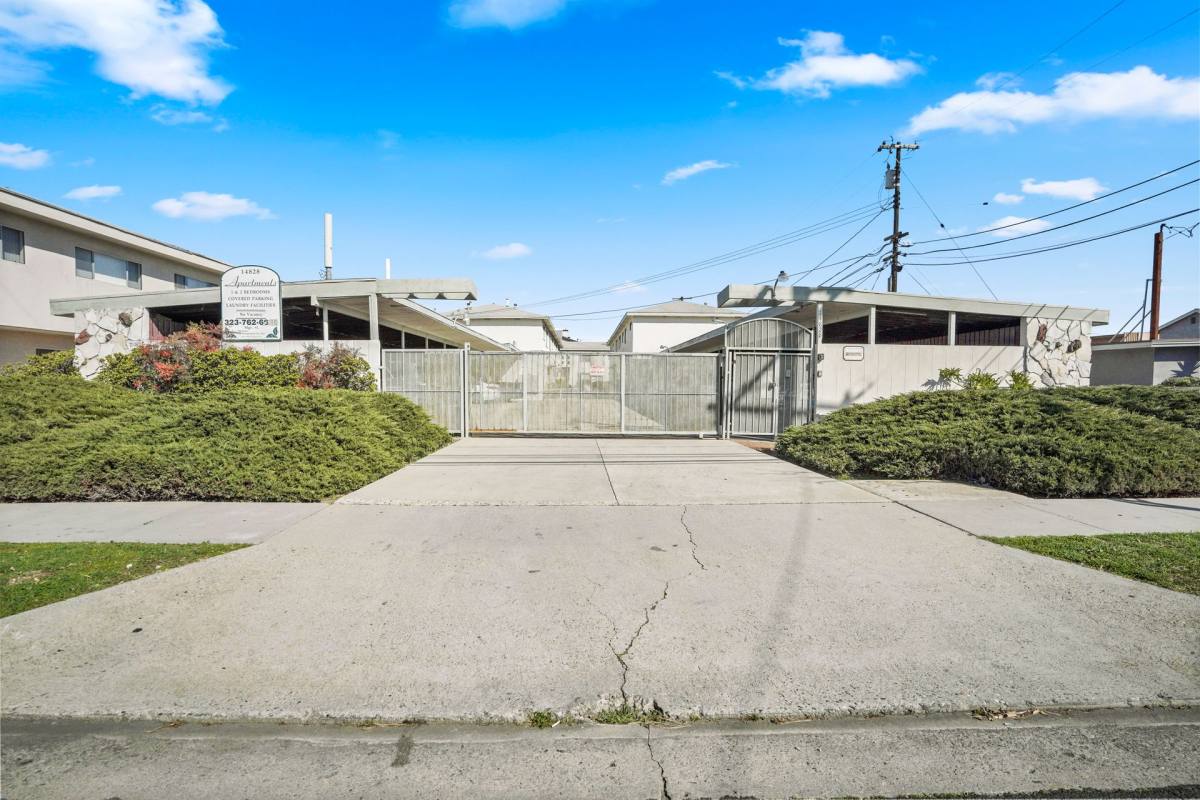 Apartment for rent at 14828 Halldale Ave, Gardena, CA 90247
