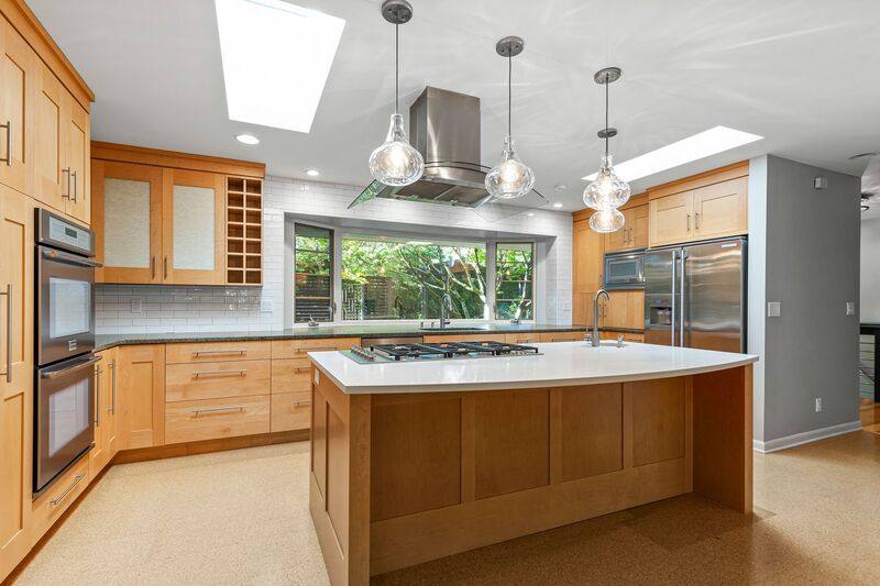 House for rent at 2640 SW Vista Dr, Portland, OR 97225