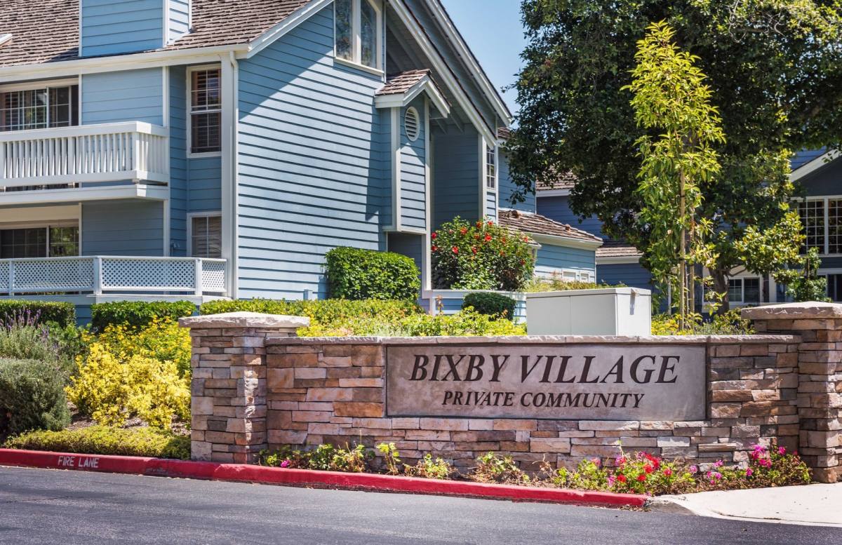 Townhouse for rent at 520 Medford Court, Long Beach, CA 90803