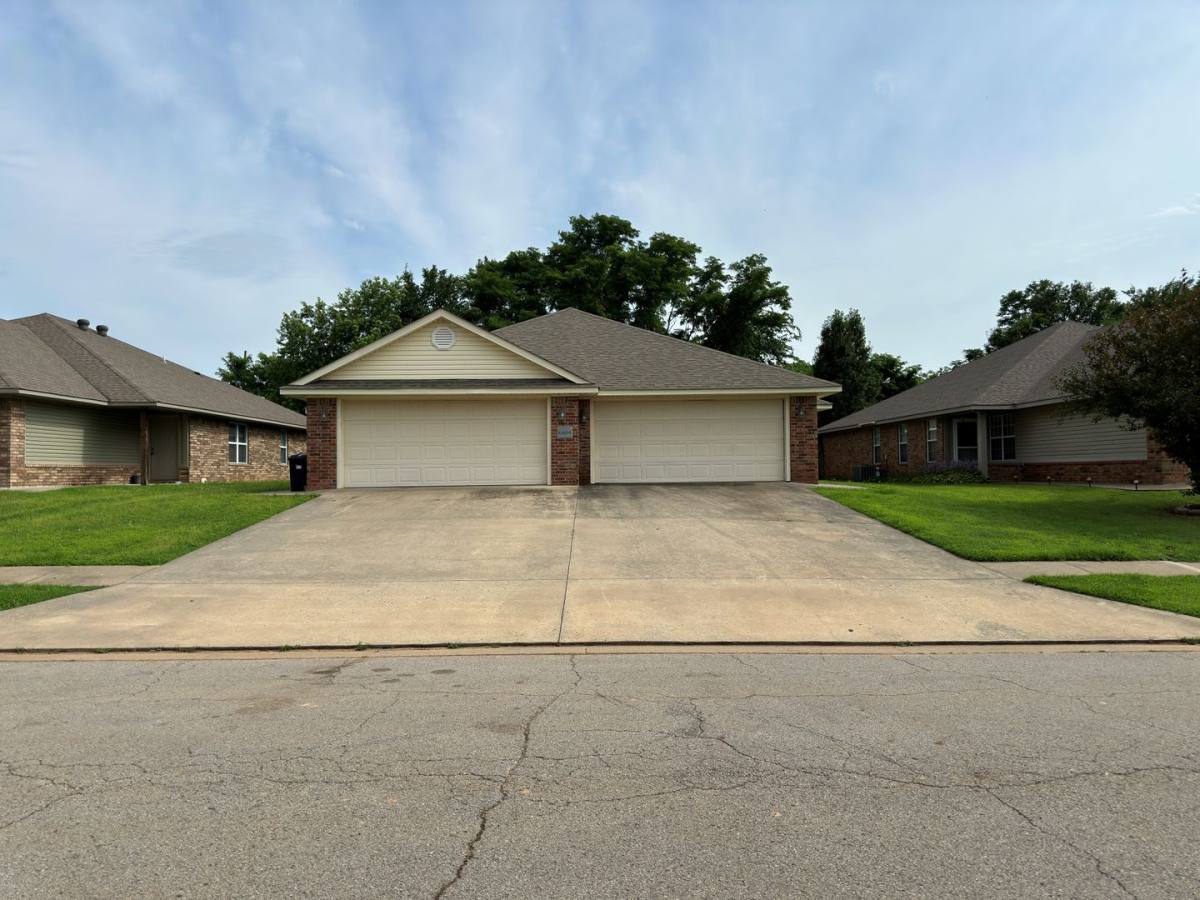 Apartment for rent at 2115 Plum Creek Lane, Alma, AR 72921