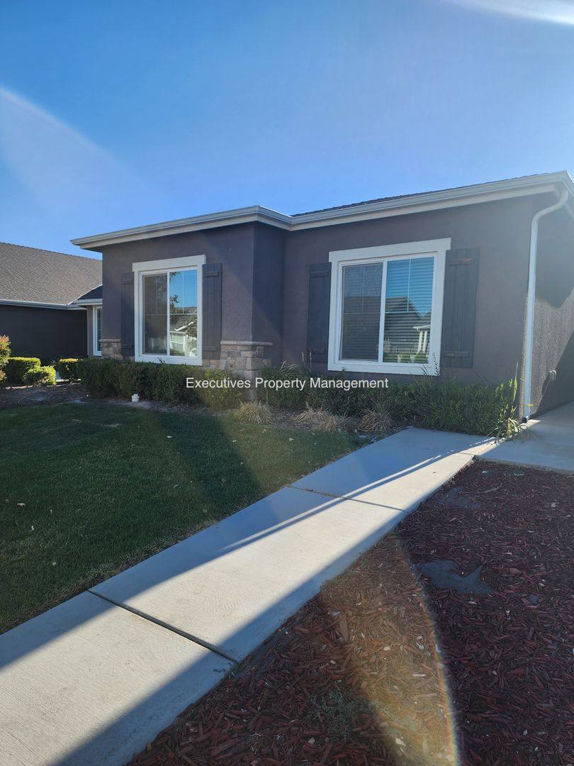 House for rent at 1705 Clearwater St, Tulare, CA 93274