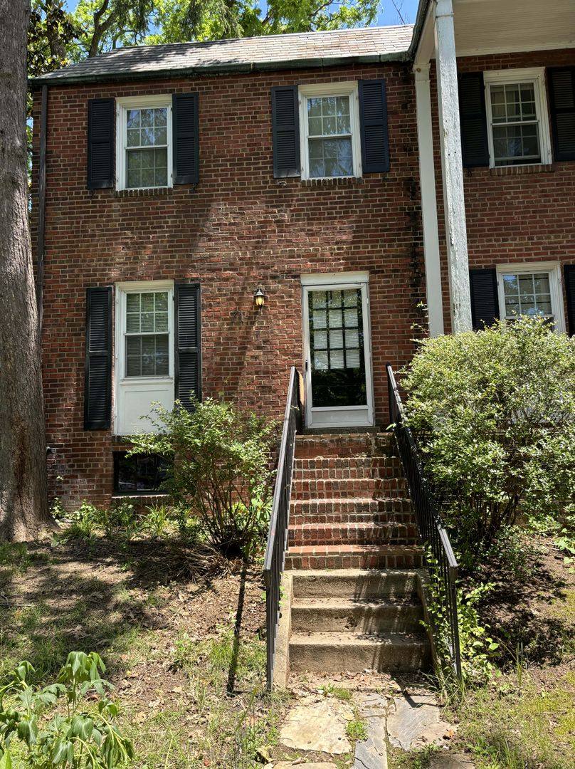 Townhouse for rent at 71 Commonwealth Ave, Alexandria, VA 22301