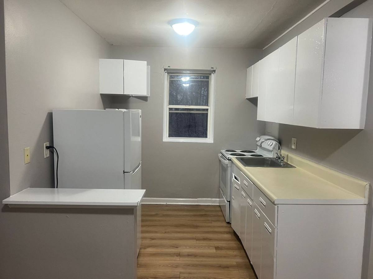 Apartment for rent at 13945 Superior Rd, Cleveland, OH 44118