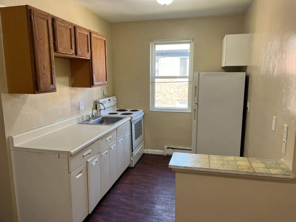 Apartment for rent at 13955 Superior Rd, Cleveland, OH 44118