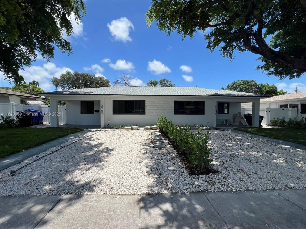 House for rent at 2255 NE 173rd St, North Miami Beach, FL 33160