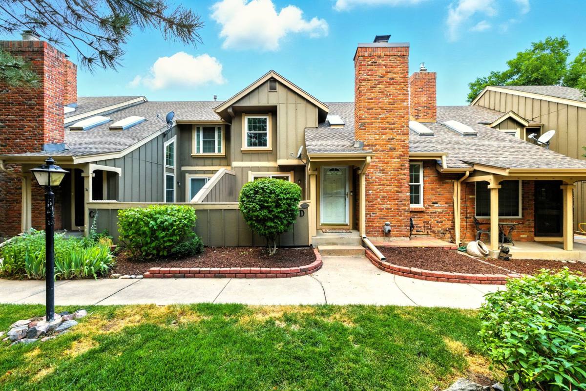 Townhouse for rent at 7705 S Curtice Way, Littleton, CO 80120