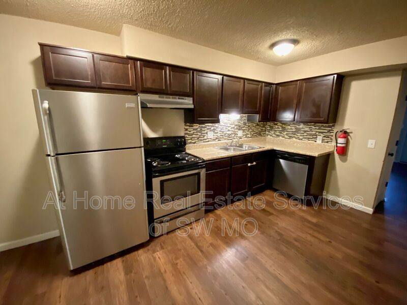 Apartment for rent at 1400 S Campbell #208, Springfield, MO 65807