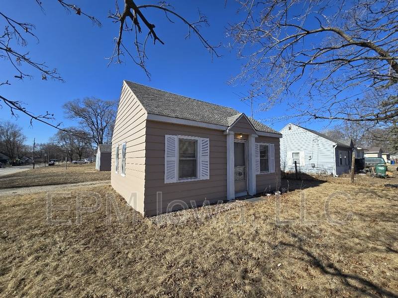 House for rent at 158 S Roosevelt Rd, Evansdale, IA 50707