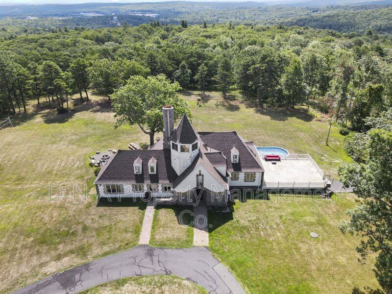 House for rent at 133 Montanesca Rd, Mount Pocono, PA 18344