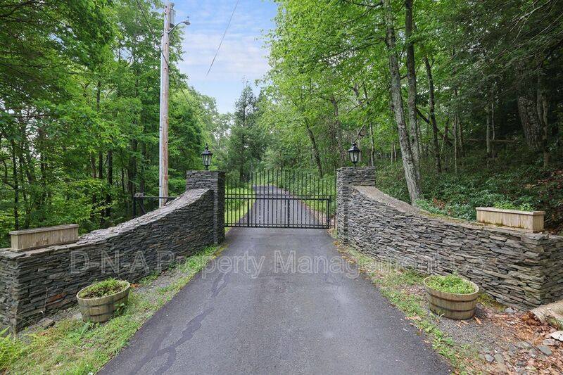 House for rent at 133 Montanesca Rd, Mount Pocono, PA 18344