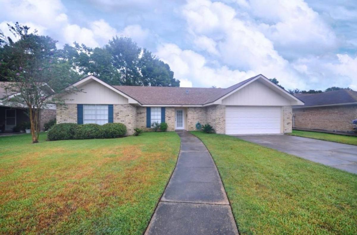 House for rent at 214 Vanessa Ave, Lake Charles, LA 70605