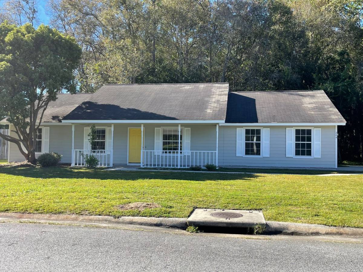 House for rent at 204 Old Pond Dr, Kingsland, GA 31548