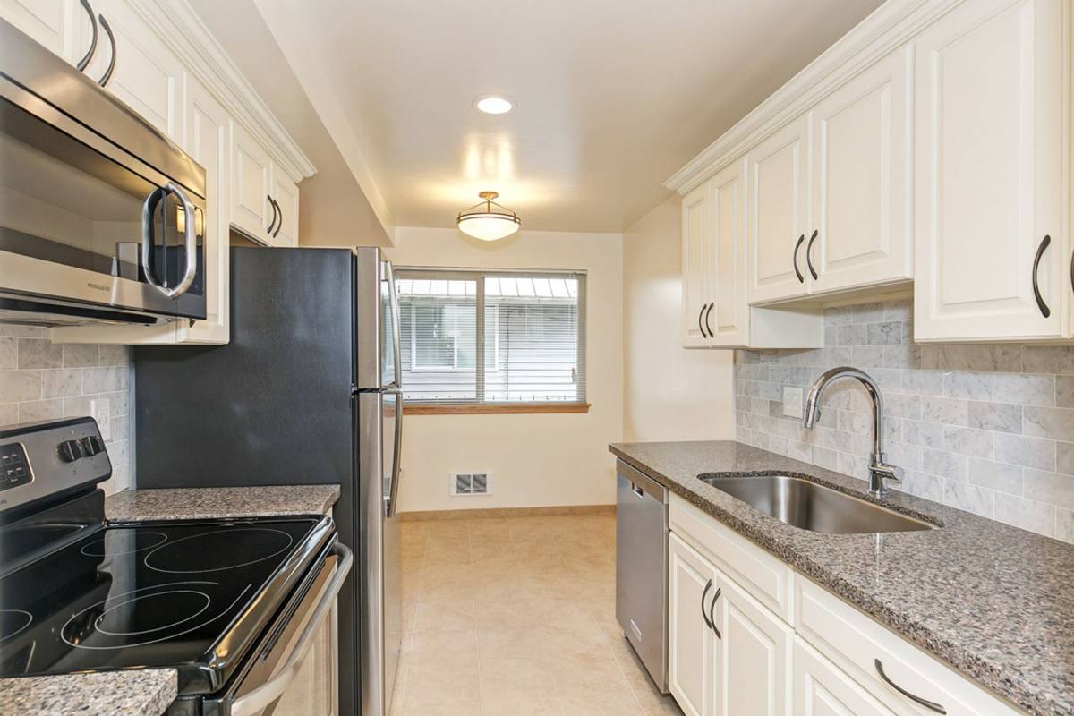 Apartment for rent at 908 N 72nd St, Seattle, WA 98103