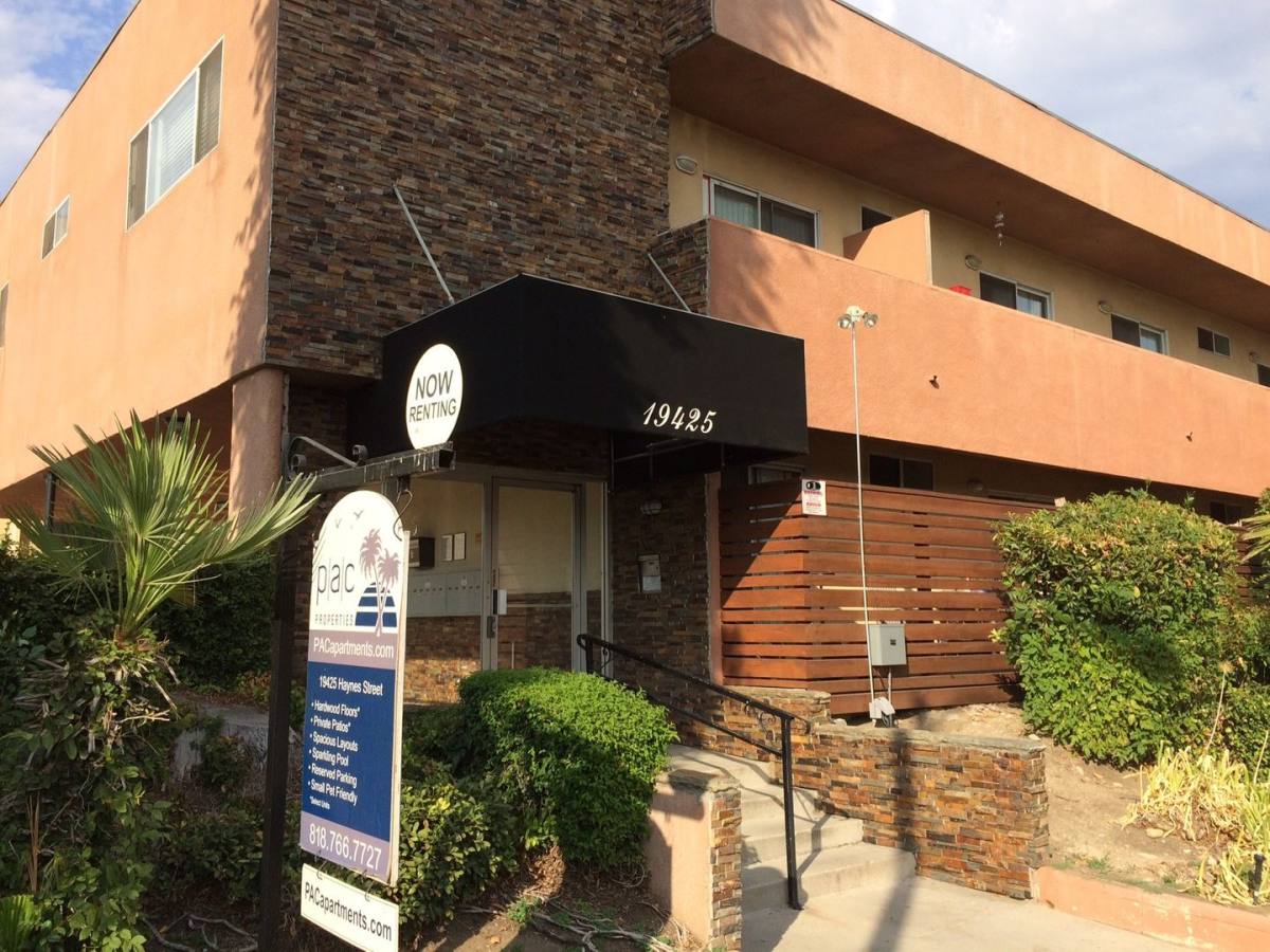 Apartment for rent at 19425 Haynes St, Reseda, CA 91335