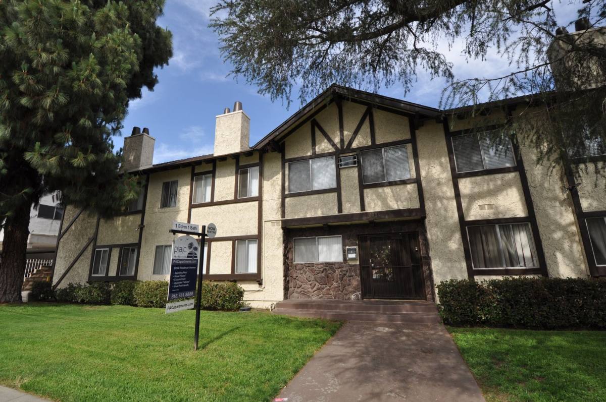 6954 Woodman Ave, Van Nuys, CA 91405