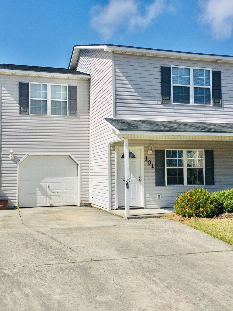 House for rent at 101 E Coopers Court, Hubert, NC 28539