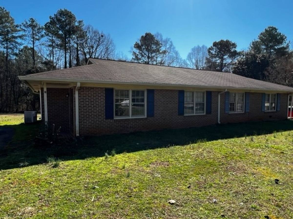 Apartment for rent at 157 & 159 Bentwood Circle, Spartanburg, SC 29307