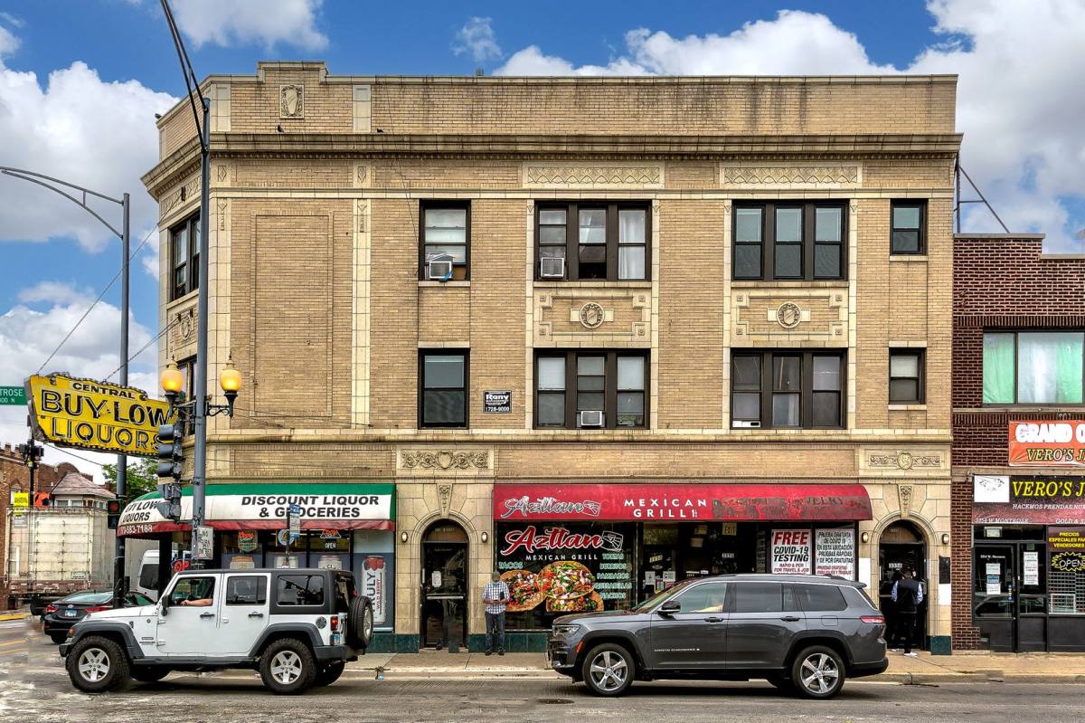 Apartment for rent at 3356 W Montrose Ave, Chicago, IL 60618