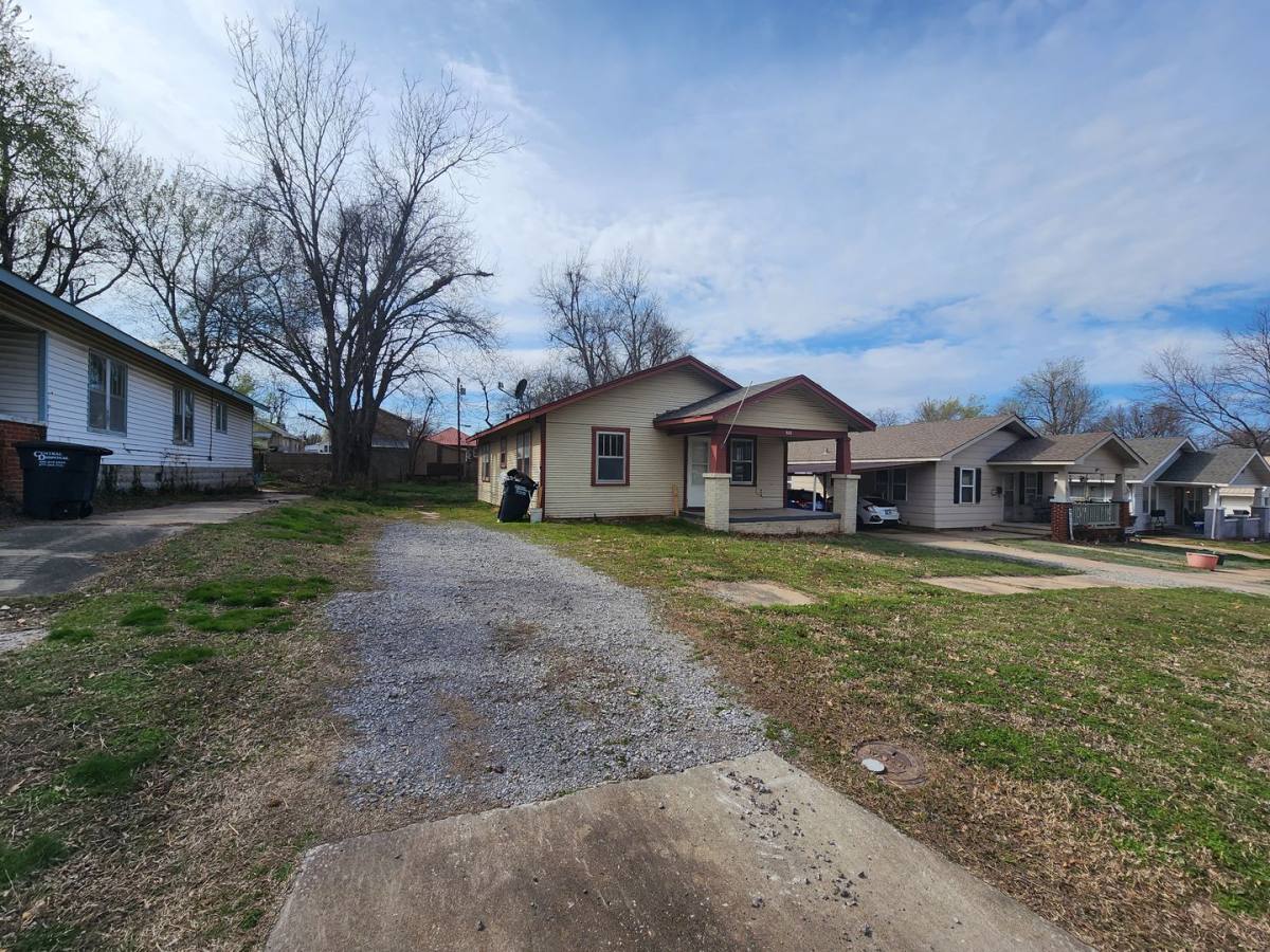 House for rent at 810 N Market Ave, Shawnee, OK 74801