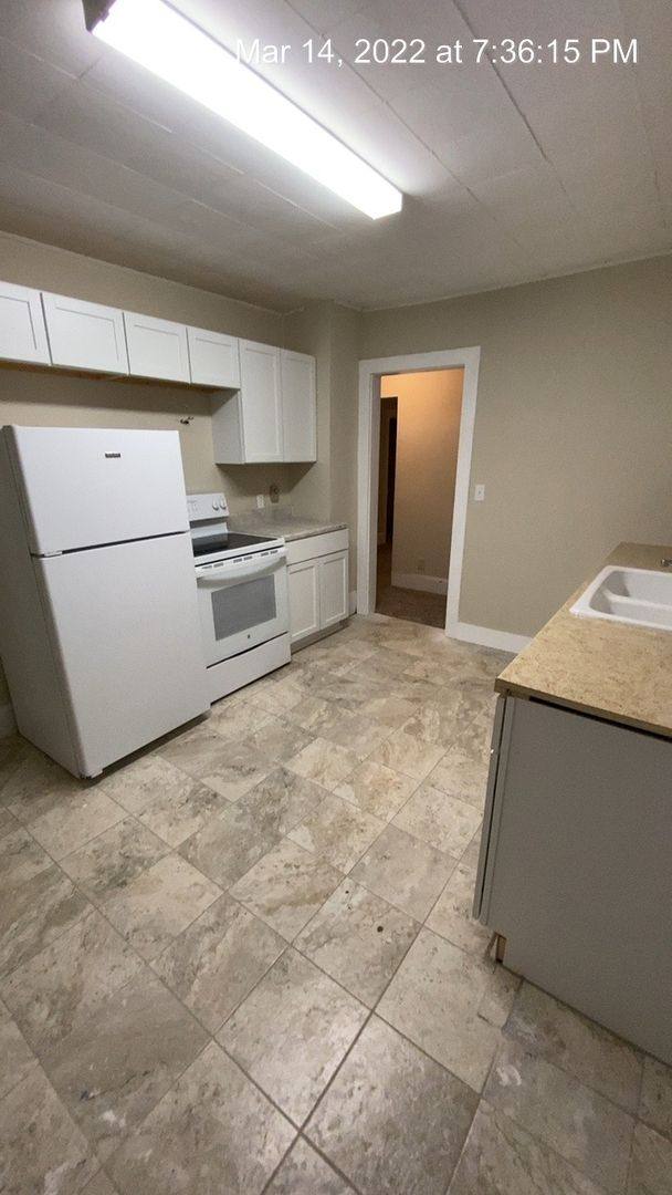 Apartment for rent at 617 E Washington St, Knoxville, IA 50138