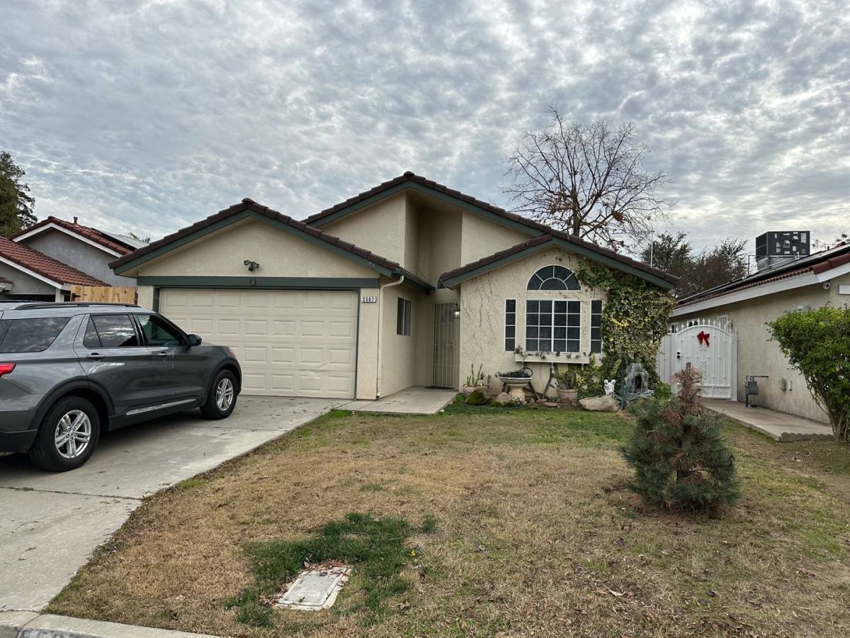 House for rent at 5567 W Sample Ave, Fresno, CA 93722