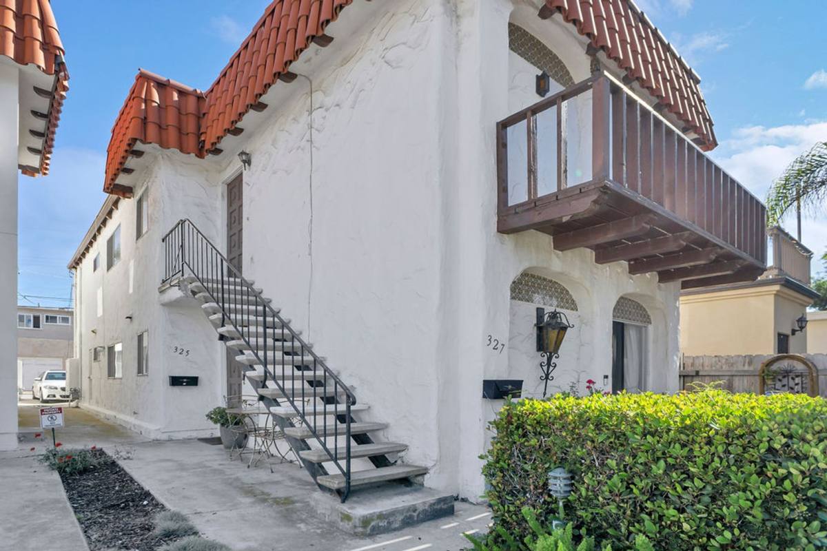 Apartment for rent at 325-327 Rosemont St, La Jolla, CA 92037