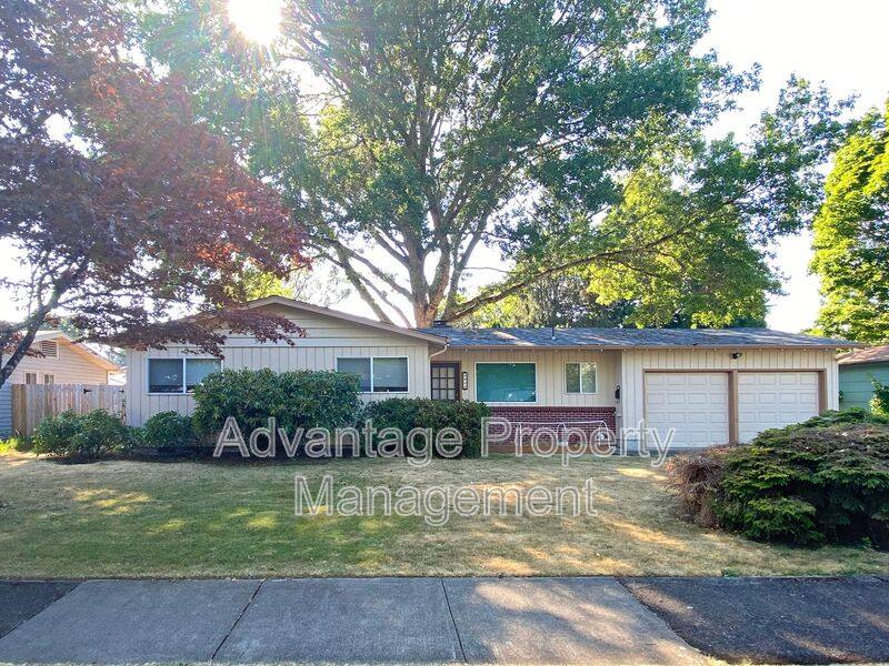 House for rent at 1832 NW Garryanna St, Corvallis, OR 97330